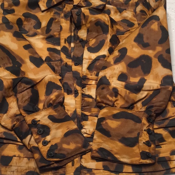 W D N Y Animal Print Roushed Waist Button Down Blouse Four Buttons on Cuff - Picture 6 of 6